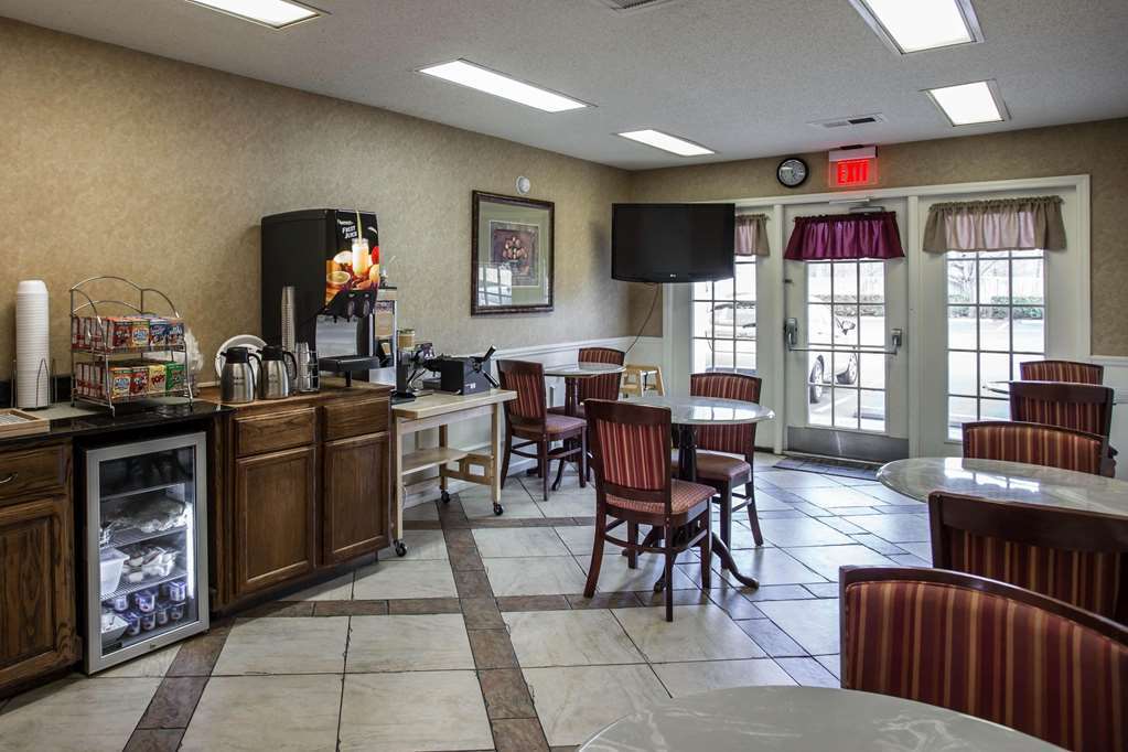 Quality Inn Laurinburg Restaurant photo